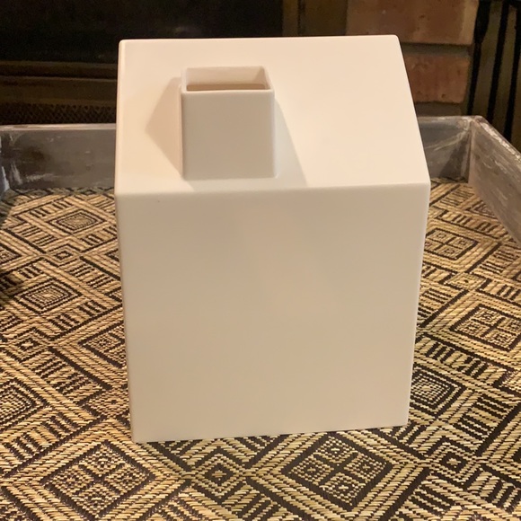 💥 $5 if bundled UMBRA House Tissue Box Cover Casa Home silhouette NWT - Picture 6 of 9